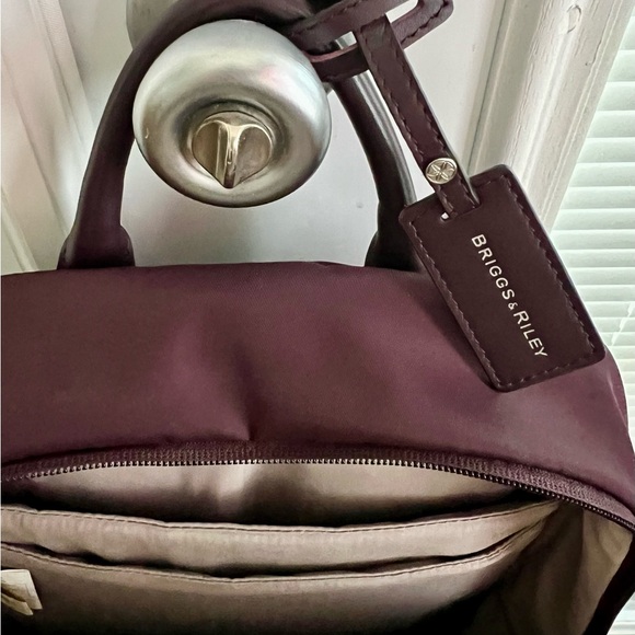 Briggs and Riley Essential Backpack-Plum Excellent conditon - Picture 4 of 13